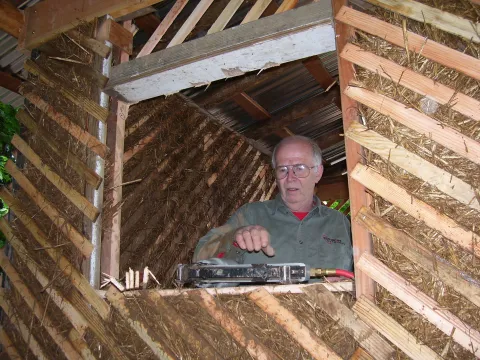 Building a composting toilet (light straw/clay in lathe)